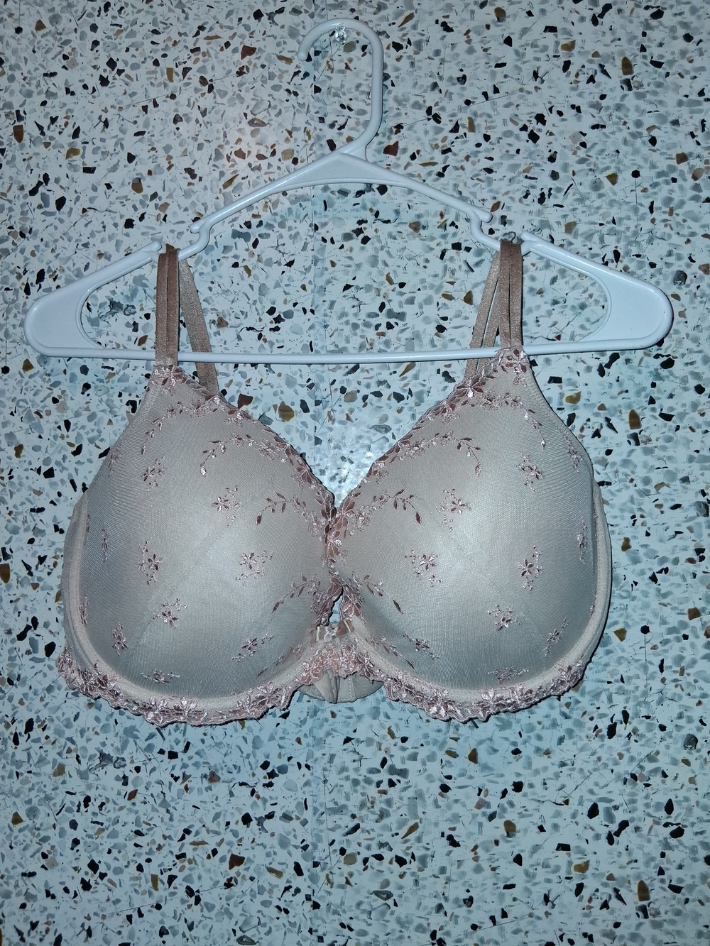 Ambrielle Tshirt Bra Size 40DD Beige Padded With Wires Lace Accent